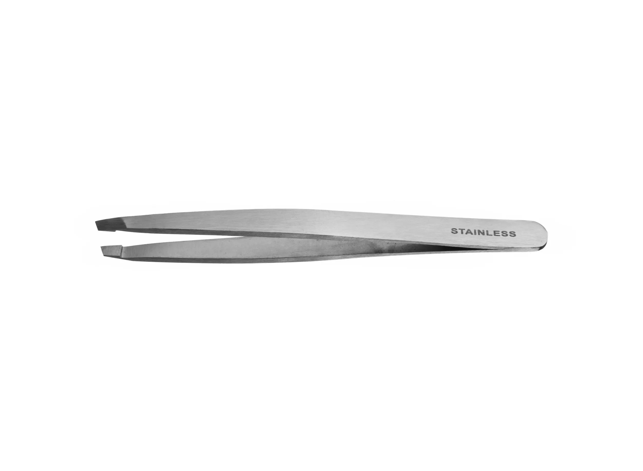 Eurostil Pinza Depilar Inoxidable Punta Oblicua 9,5 Cm - By Mio Perfumería